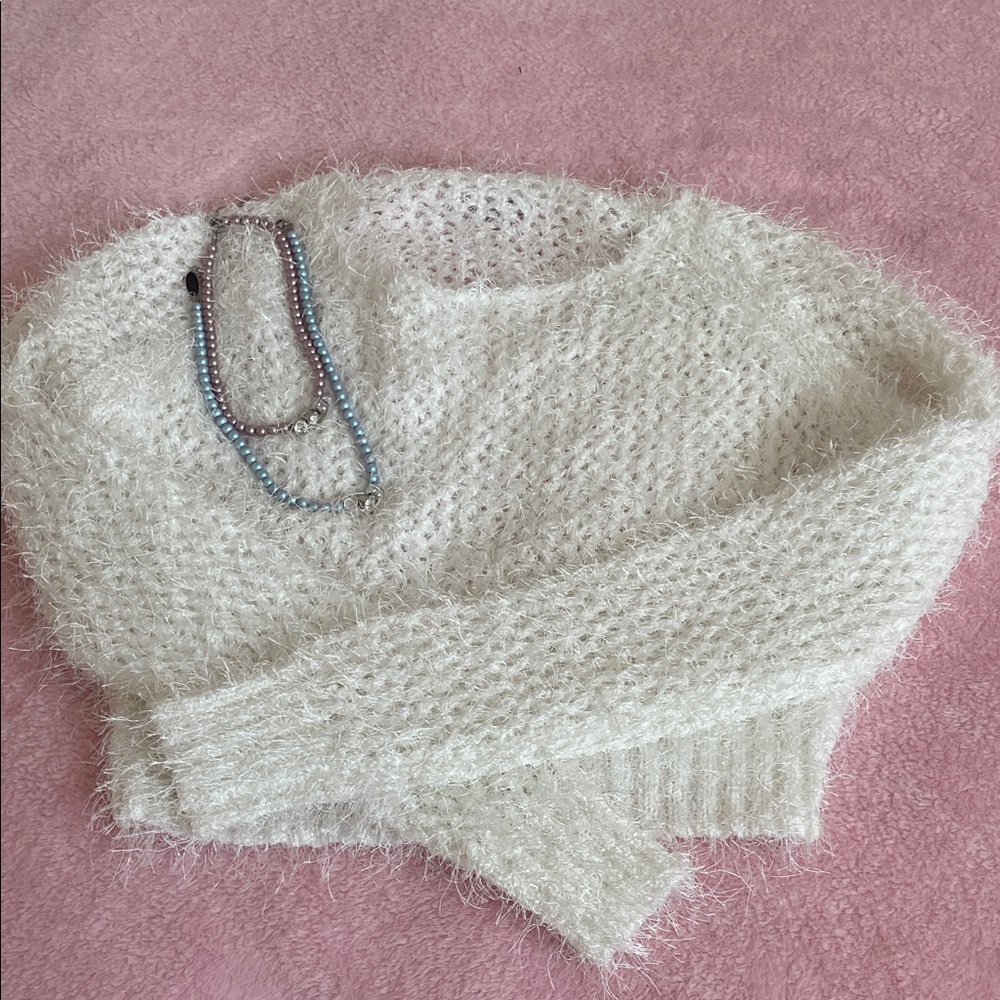 🐻‍❄️🤍DEX Cream Fuzzy Cropped Sweater Size M - Picture 5 of 8